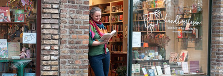 Hereinspaziert zum Stöbern, Entspannen und Bücher & besonderes entdecken Stephanie Luchterhandt lädt euch herzlich ein!