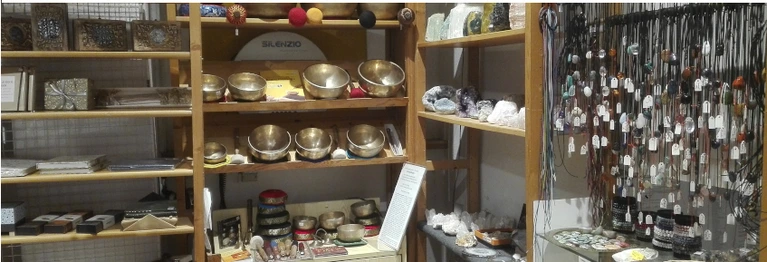 Foto: Klangschalen aus Nepal, Mineralien, und Steinschmuck