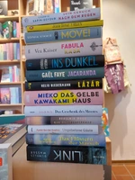 Stapel gebundener Bücher