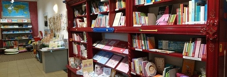 Wir bieten Ihnen eine liebevolle Auswahl an Büchern aus allen Themenbereichen sowie besondere Geschenkartikel. Geschenkartikel und Devotionalien sind auch online erhältlich:
www.st-peter-buchhandlung.de