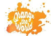 Büchertisch zum Theaterstück von Roddy Doyle: "Die Frau, die gegen Türen rannte"