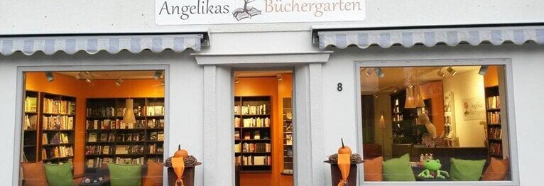 Herzlich Willkommen in unserer Buchhandlung! Wir freuen uns auf Ihren Besuch ♥