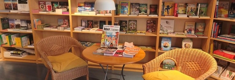 Nehmen Sie sich eine kleine Auszeit bei uns und stöbern Sie gemütlich durch die Regale.
