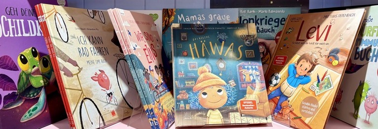 Unser Herzstück - Lesespaß für kleine und große Entdecker!
Ob spannende Abenteuer, magische Welten oder lustige Geschichten - in unserer Kinder- und Jugendbuch-Auswahl findet jedes Kind das passende Lieblingsbuch.