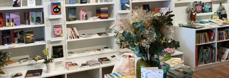 Ausgewähltes Sortiment Wir wählen die Auswahl unserer Bücher mit viel mit Herz, Sorgfalt und Leidenschaft.