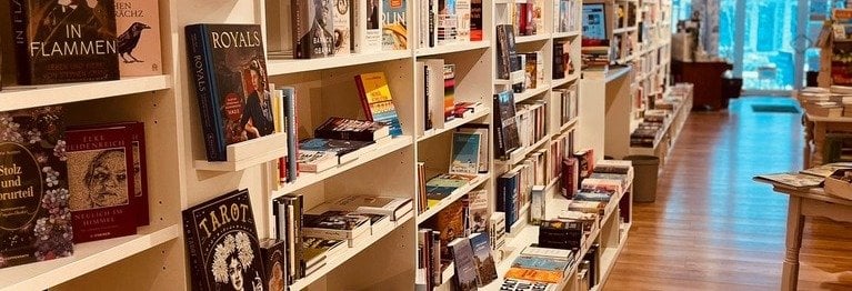 Ausgewähltes Sortiment Wir wählen die Auswahl unserer Bücher mit viel mit Herz, Sorgfalt und Leidenschaft.