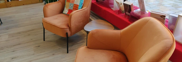 Hier berichten wir von den Büchern, die uns besonders gefesselt und beeindruckt haben. Ist noch nicht das richtige für Sie dabei? Dann kommen Sie gern in die Buchhandlung, wir finden sicher das passende Buch für Sie!