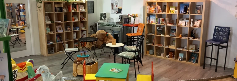 Blick in den hinteren Bereich der Buchhandlung