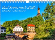Die Kreuznacher Brückenhäuser unter strahlend blauem Himmel