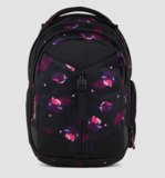 schwarzer Satch Schulrucksack mit Frontfach und violettem Feder-Muster