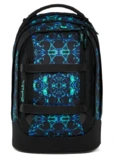 schwarzer Satch Schulrucksack mit türkis-blauem Kaleidoskop-Design
