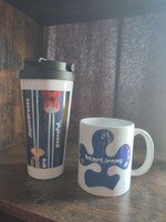 Musikinstrumente neu interpretiert auf Tassen und Bechern