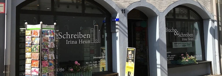 Seit über 50 Jahren bekommt ihr bei uns in der Altstadt alles rund ums Papier: Bücher, Schreibwaren, Papeterie, Stifte, Glückwunschkarten, kleine Geschenke und vieles mehr - kommt doch einfach mal vorbei!