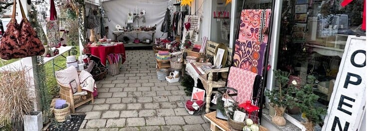 Es ist höchste Zeit für die Weihnachtseinkäufe!
Besuchen sie unseren liebevoll hergerichteten Weihnachsbazar.