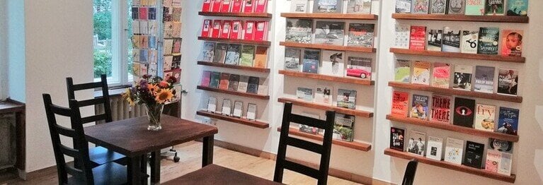 Verweilen Sie ein bisschen bei uns. Stöbern Sie in Ruhe in unserer Buchhandlung und lassen Sie sich inspirieren.