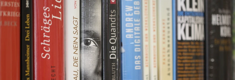Aktuelle Titel haben wir vorrätig, alles Andere bestellen wir Ihnen gerne kurzfristig