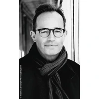 Übersetzen ist wie schreiben nur krasser: Lesung und Gespräch mit Stefan Moster
