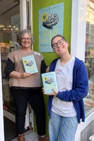 Auf ein Buch mit Fine und Uli: „Real Americans“ von Rachel Khong