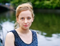 Alina Herbing liest aus "Niemand ist bei den Kälbern"