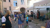 Hof-Sommerfest mit Live-Musik, Bücherflohmarkt und Kinderkreativ-Werkstatt
