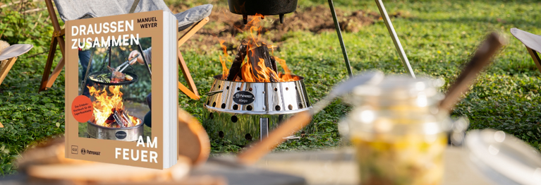 Petromax Atago Grill & eine Ausgabe von Draußen zusammen am Feuer