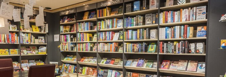 Stöbern Sie in einer unserer Buchabteilungen! Egal ob Roman, Erzählung oder Sachbuch, ob Bestseller oder Spezialität, ob Reiseführer oder Kinderbuch, Kochbuch oder Sprachkurs - unsere Auswahl ist wirklich riesig.