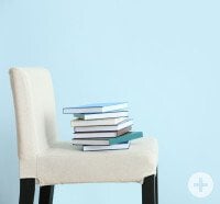 Stuhl mit Büchern