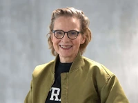 Referentin Julia Claren, Co-Founderin von Snackz in Berlin, ehemalige CEO der Ullstein Buchverlage und Mitgründerin sowie langjährige Geschäftsführerin von Dussmann das KulturKaufhaus