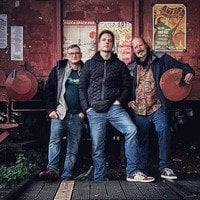 Live-Musik im Cafégarten-Eisdiele mit dem Mikel Lukas-Trio