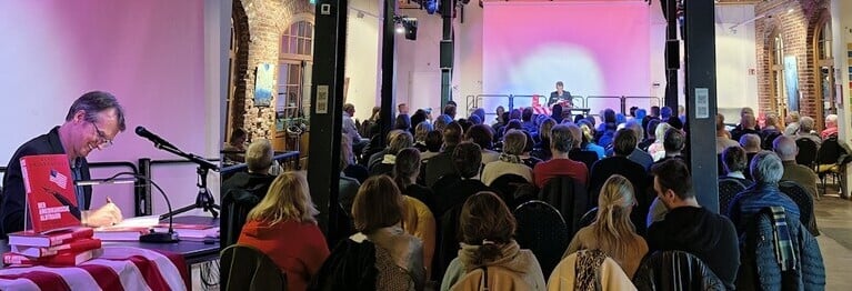 Der Autor Klaus Brinkbäumer bei einer Lesung