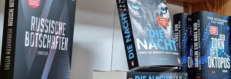 Nervenkitzel... ...es ist dunkel, der kalte Herbstwind streicht ums Haus: Zeit für einen spannenden Krimi oder Thriller. Auch hierfür ist in der Buchkultur Nuthetal gesorgt.