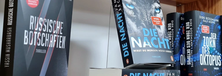 ...es ist dunkel, der kalte Herbstwind streicht ums Haus: Zeit für einen spannenden Krimi oder Thriller. Auch hierfür ist in der Buchkultur Nuthetal gesorgt.