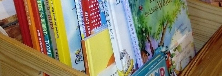 Sie möchten in Ruhe zu Hause in Büchern stöbern? Wir bringen Ihnen eine Auswahl zu Ihrem gewünschten Thema nach Hause und Sie können in Ruhe etwas aussuchen.