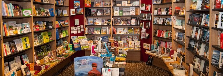 Herzlich Willkommen in unserer Buchhandlung! Stöbern Sie gerne durch oder lassen Sie sich beim finden helfen!