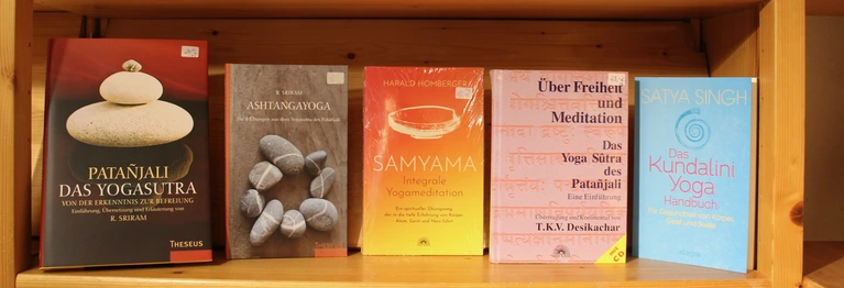 Foto: Bücher zu den Themen Yoga und Meditation
