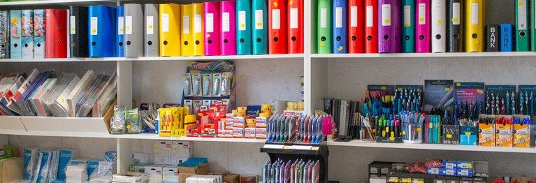 Schreibwaren und Bürobedarf Bei uns finden Sie ganzjährig eine große Auswahl an Schreibwaren, Büro- und Schulbedarf.