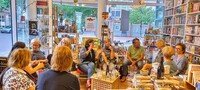 Treffen im Buchladen, gemütliches sitzen