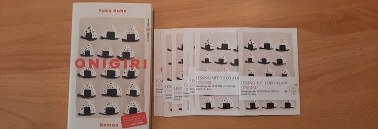 Wir freuen uns auf einen besonderen Abend mit Yuko Kuhn. Sie stellt ihren Debütroman "Onigiri" vor.