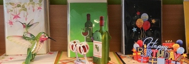 Pop up Glüchwunschkarten zum Aufklappen: Kolibri. Weinglas, Schriftzug Happy birthday