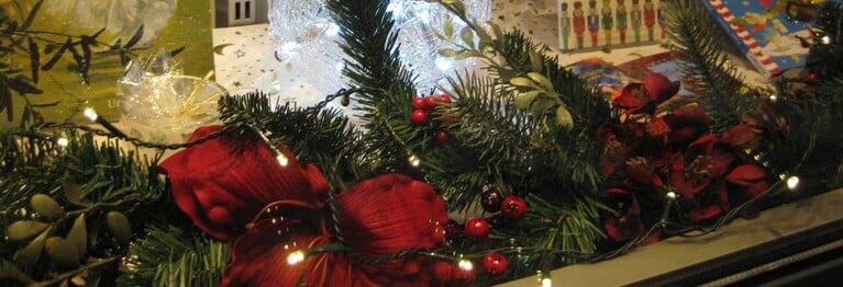 Die Öffnungszeiten im Dezember:
Montag bis Freitag: 10 - 19 Uhr
Samstag: 10 - 16 Uhr
24. Dezember (Heiligabend): 10 - 14 Uhr
27. 12.2025 - 03.01.2026 geschlossen.