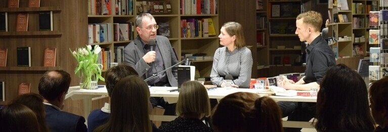 Claudia Hamm, Thomas Macho und Ludwig Lohmann diskutieren zum Thema "Spaltungen. Suizid übersetzen"