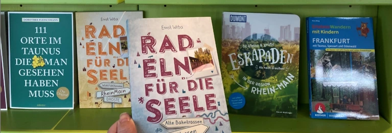 Eine unserer Spezialitäten ist eine große Auswahl an Büchern aus dem Taunus und unserer Region.