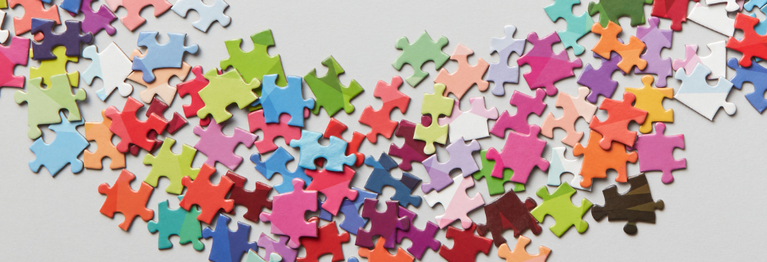 Eine erlesene Auswahl an Puzzle und Spiele sowohl für Kinder als auch für Erwachsene haben wir im Laden vorrätig oder können wir über Nacht bestellen