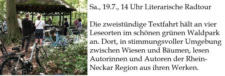 Personen stehen um einen Unterstand, wo eine Autorin liest.