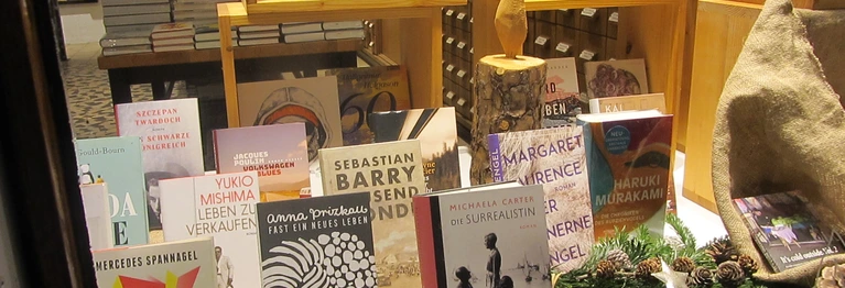 Schaufenster mit Bücherpräsentation