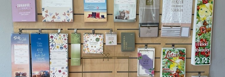 Das Jahr geht langsam zu Ende, Pläne für das kommende Jahr werden gemacht. Holt euch euren Kalender für 2026!