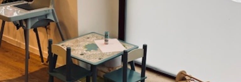 Unsere Kinderspielecke lädt zum Malen und Spielen ein