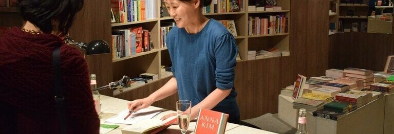 Anna Kim präsentiert ihren neuen Roman "Die große Heimkehr" (Suhrkamp)