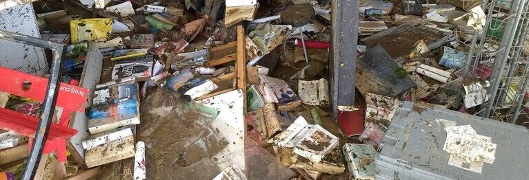 Bild der Zerstörung in der ARE Buchhandlung
