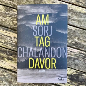 Drei lesende Mädels